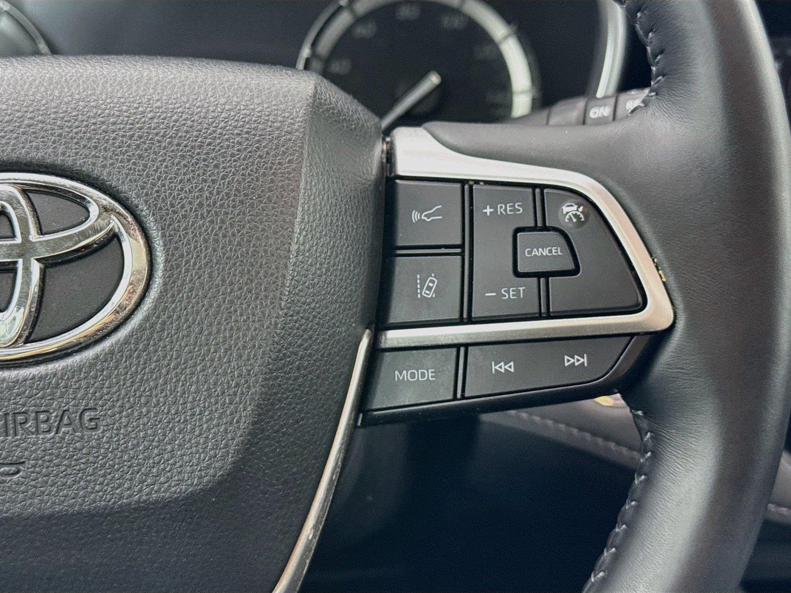 2022 Toyota Highlander XLE photo 17