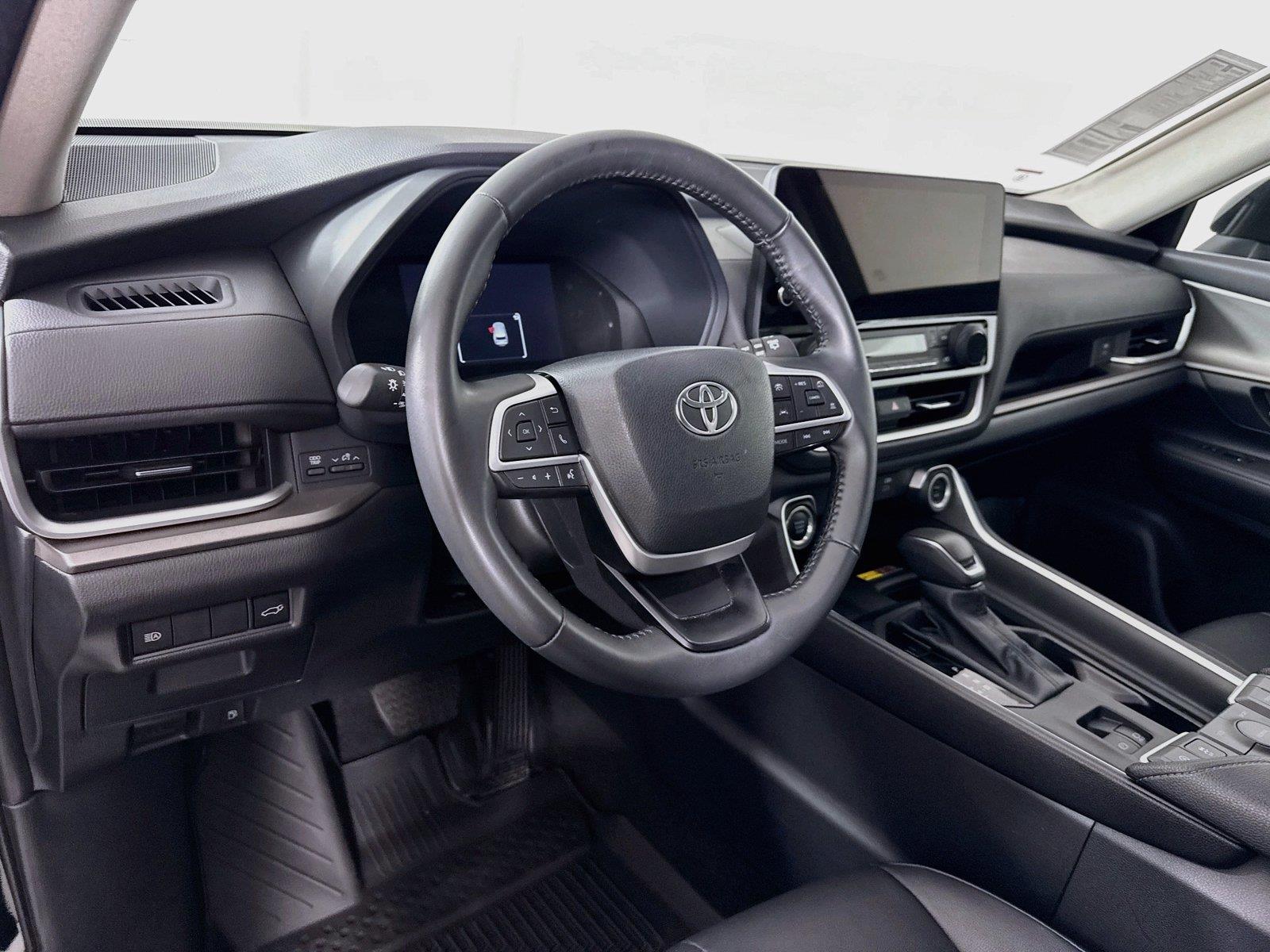 2026 Toyota Grand Highlander XLE photo 3
