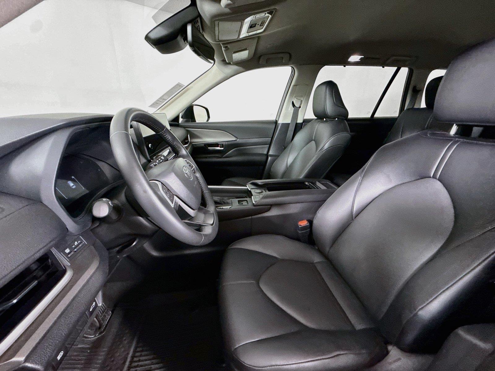 2026 Toyota Grand Highlander XLE photo 2