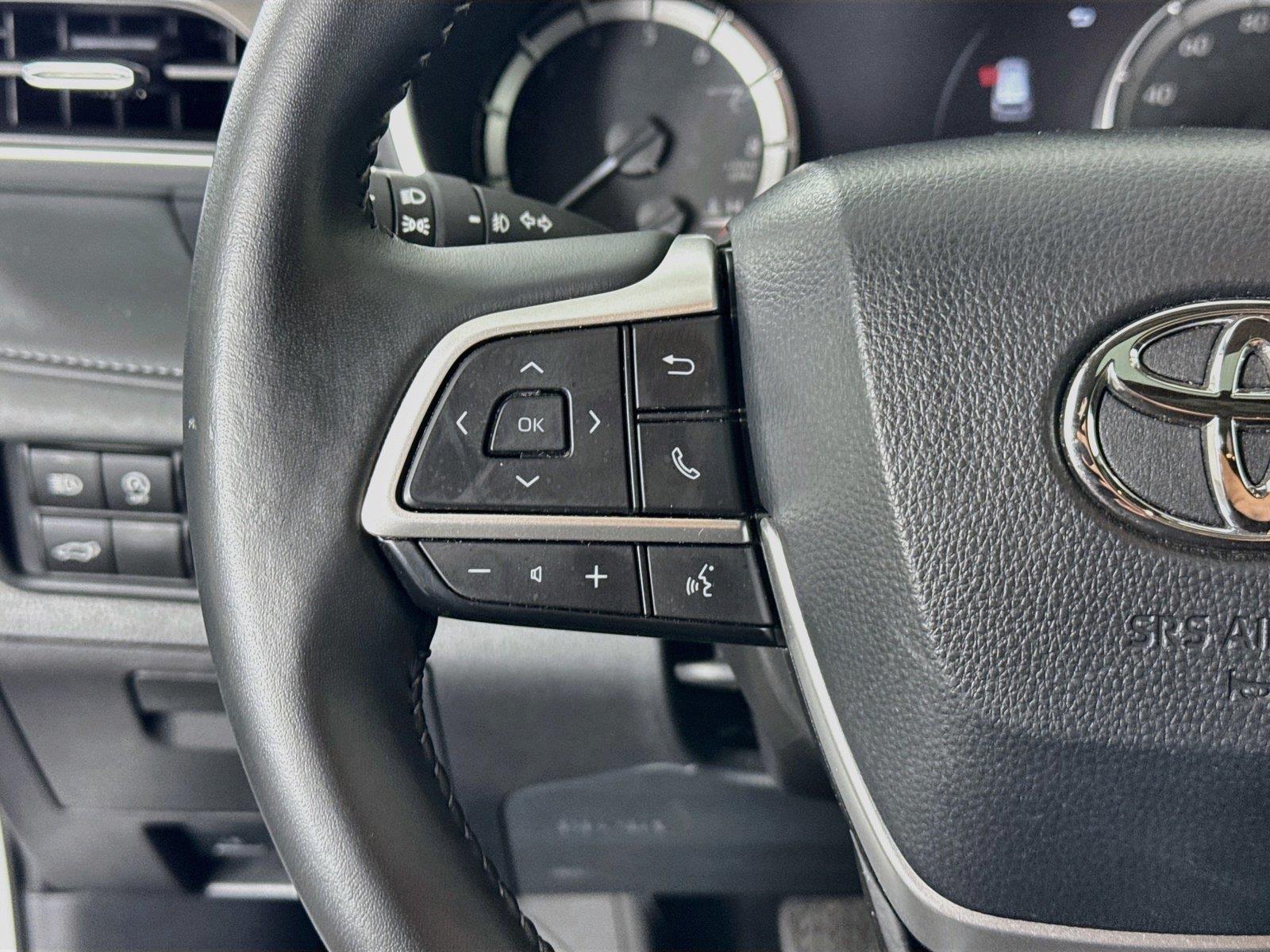 2025 Toyota Highlander XLE photo 17