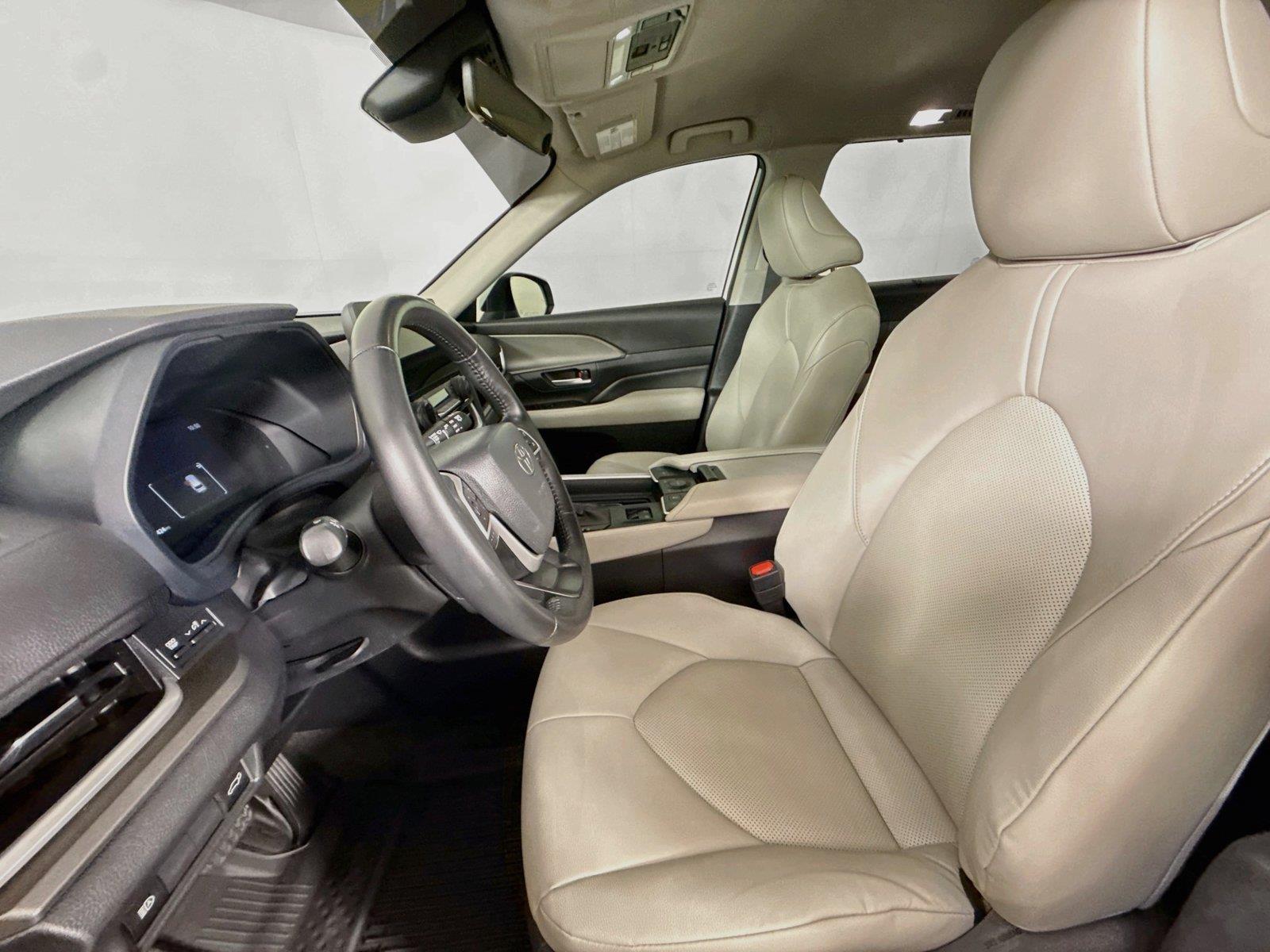 2024 Toyota Grand Highlander XLE photo 2