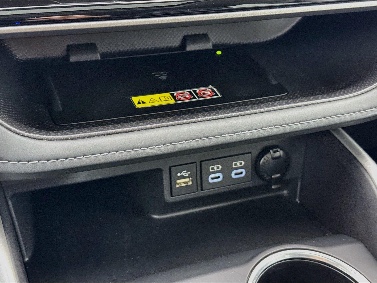 2025 Toyota Highlander XLE photo 28