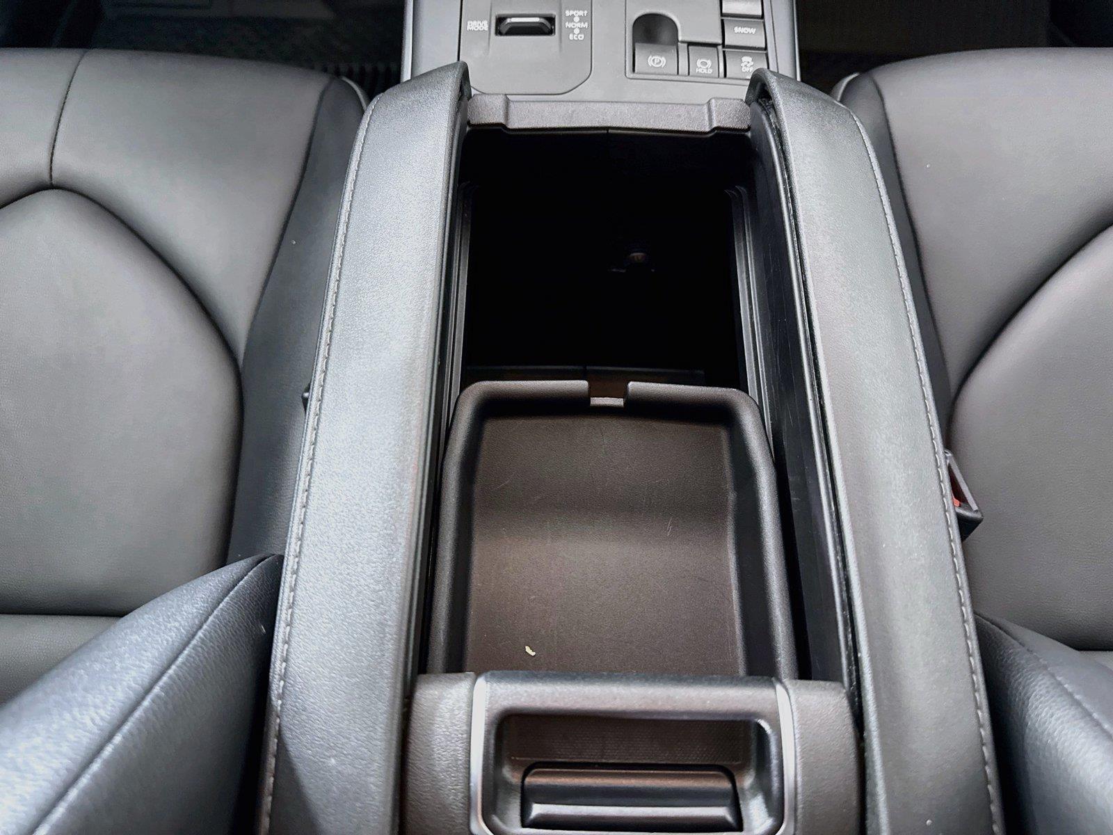 2025 Toyota Highlander XLE photo 35
