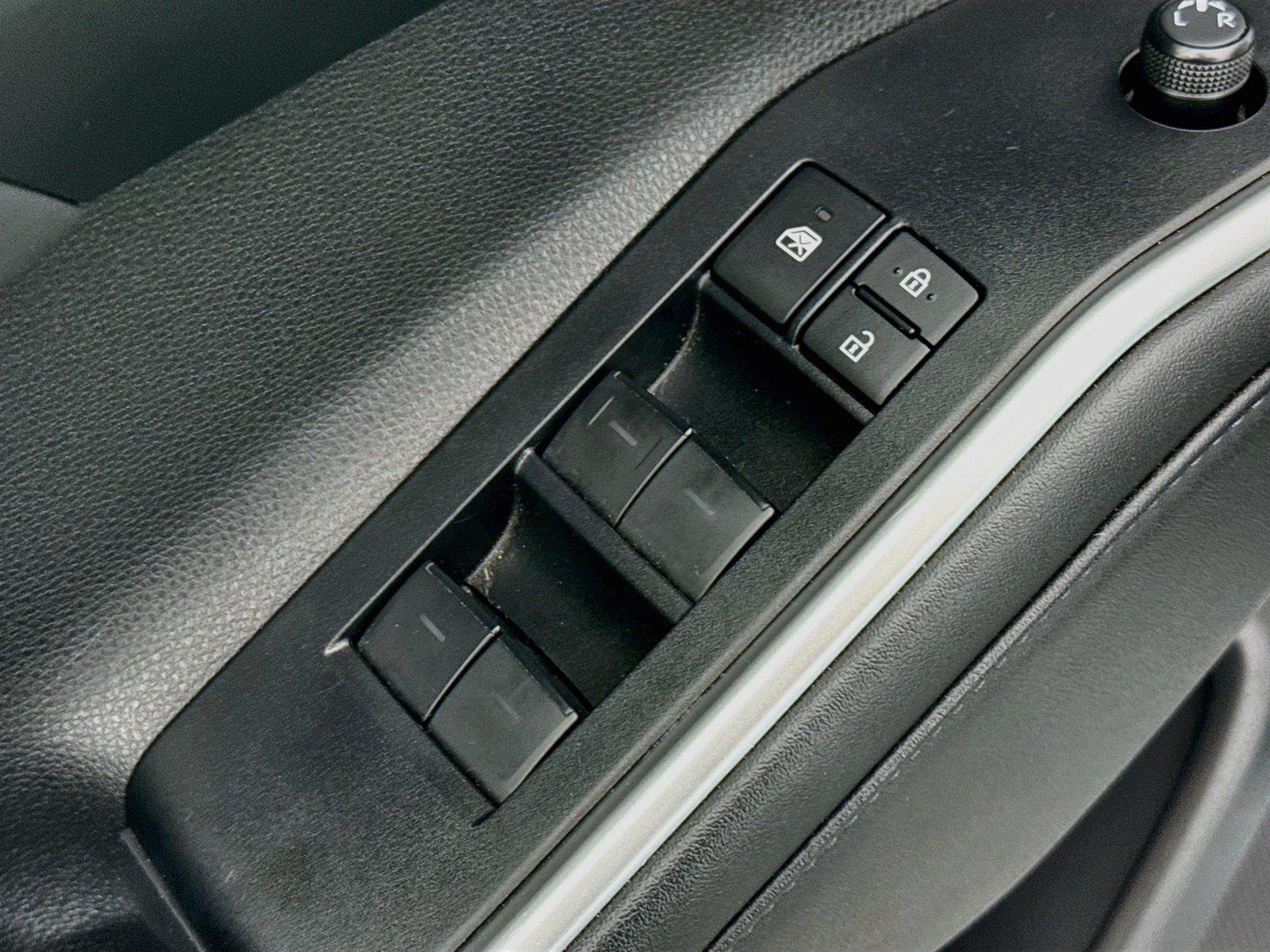 2025 Toyota Highlander XLE photo 30