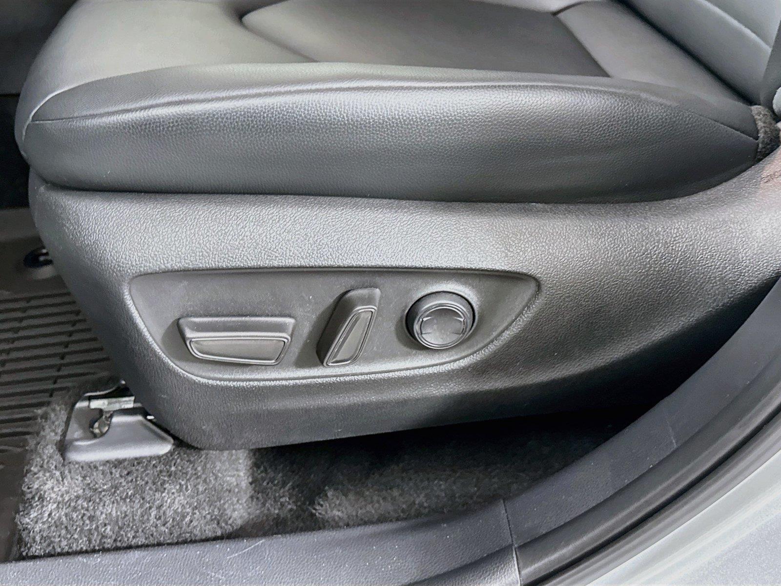 2025 Toyota Highlander XLE photo 31