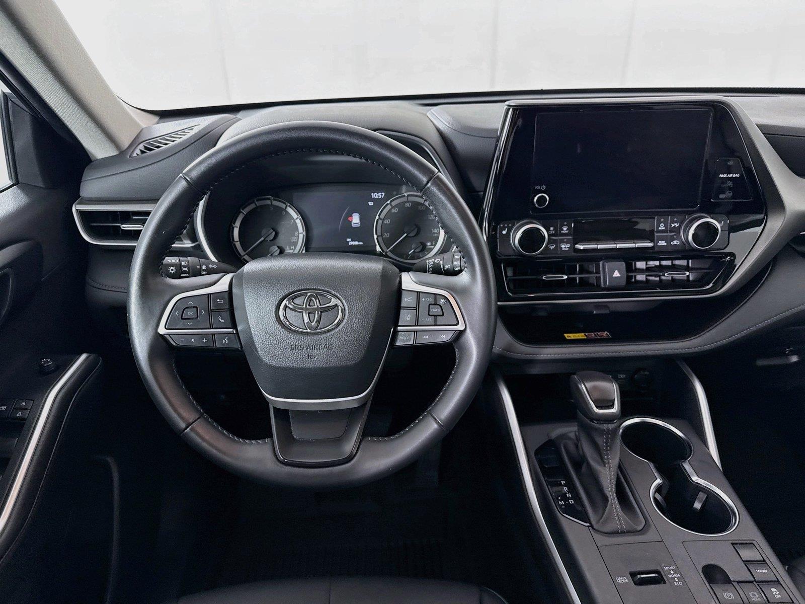 2025 Toyota Highlander XLE photo 33