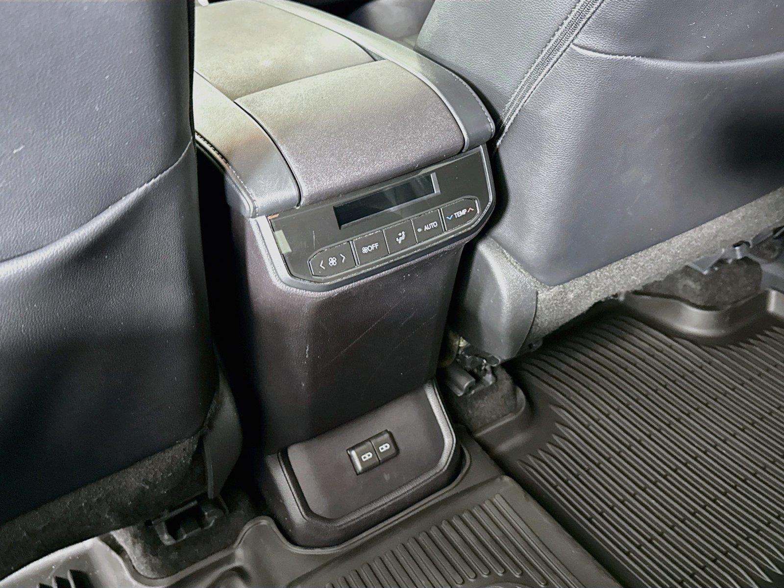 2025 Toyota Highlander XLE photo 38