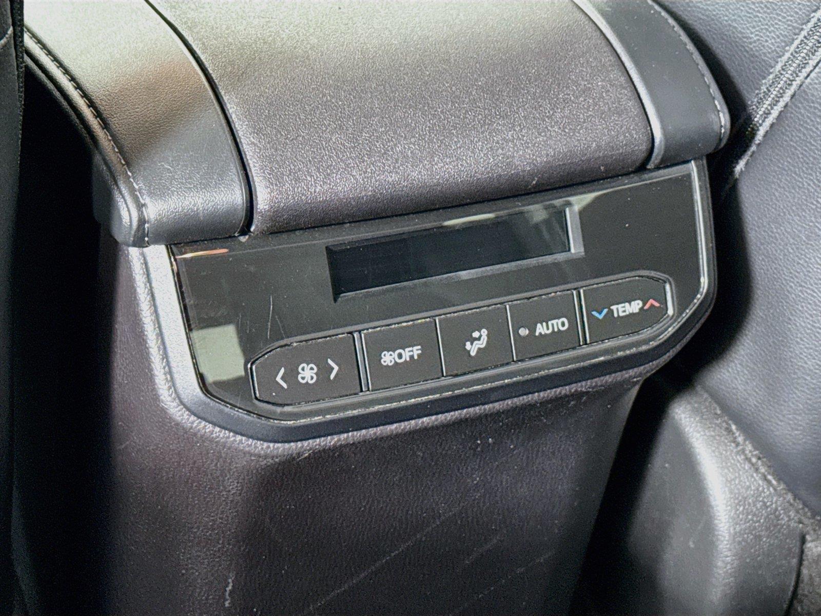 2025 Toyota Highlander XLE photo 39