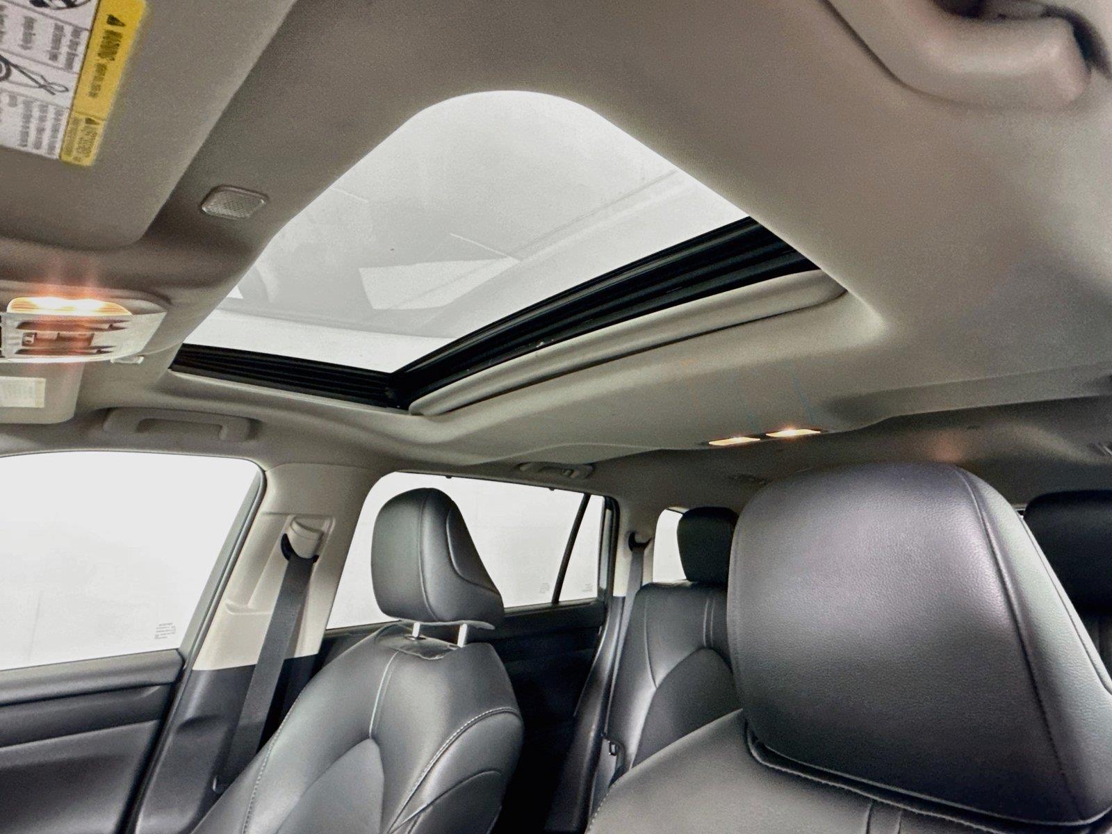 2025 Toyota Highlander XLE photo 5