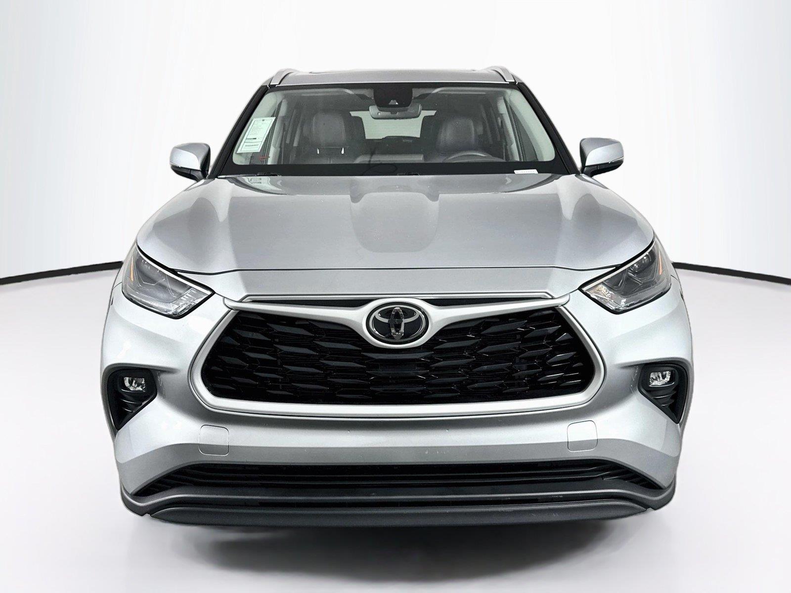 2025 Toyota Highlander XLE photo 8
