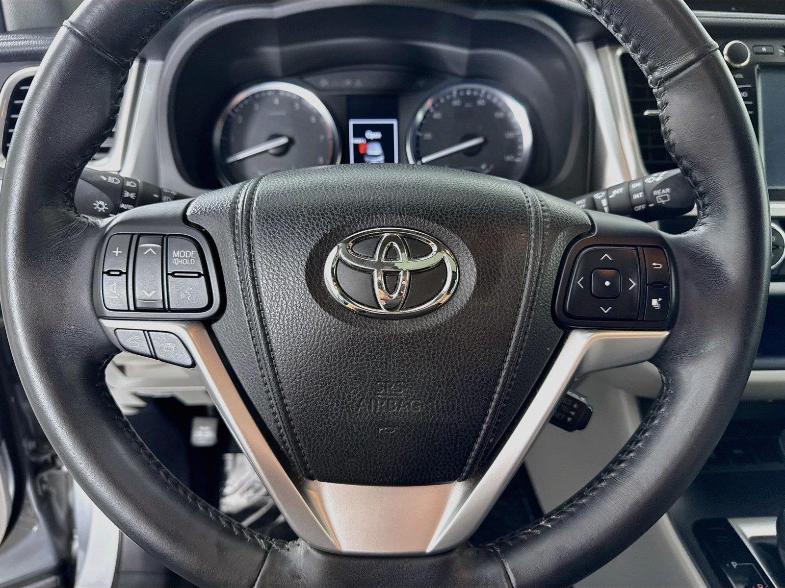 2015 Toyota Highlander Limited photo 15
