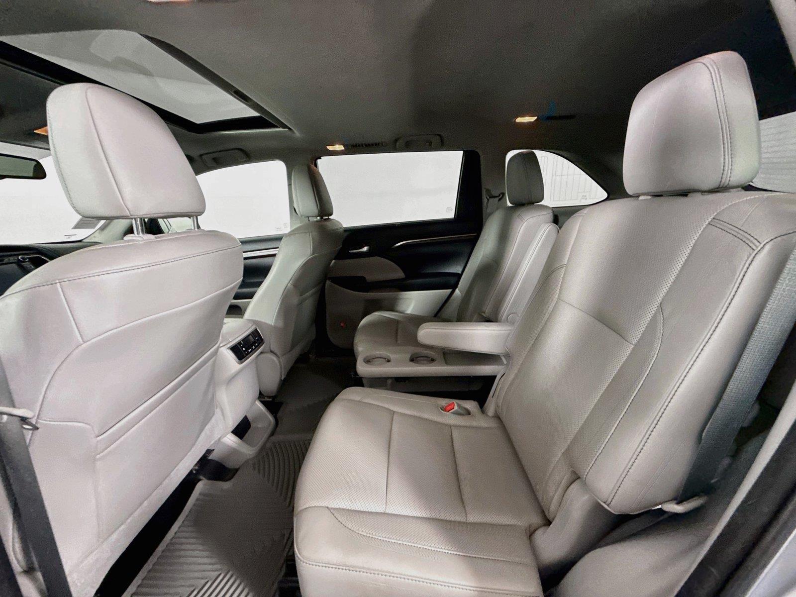 2015 Toyota Highlander Limited photo 32