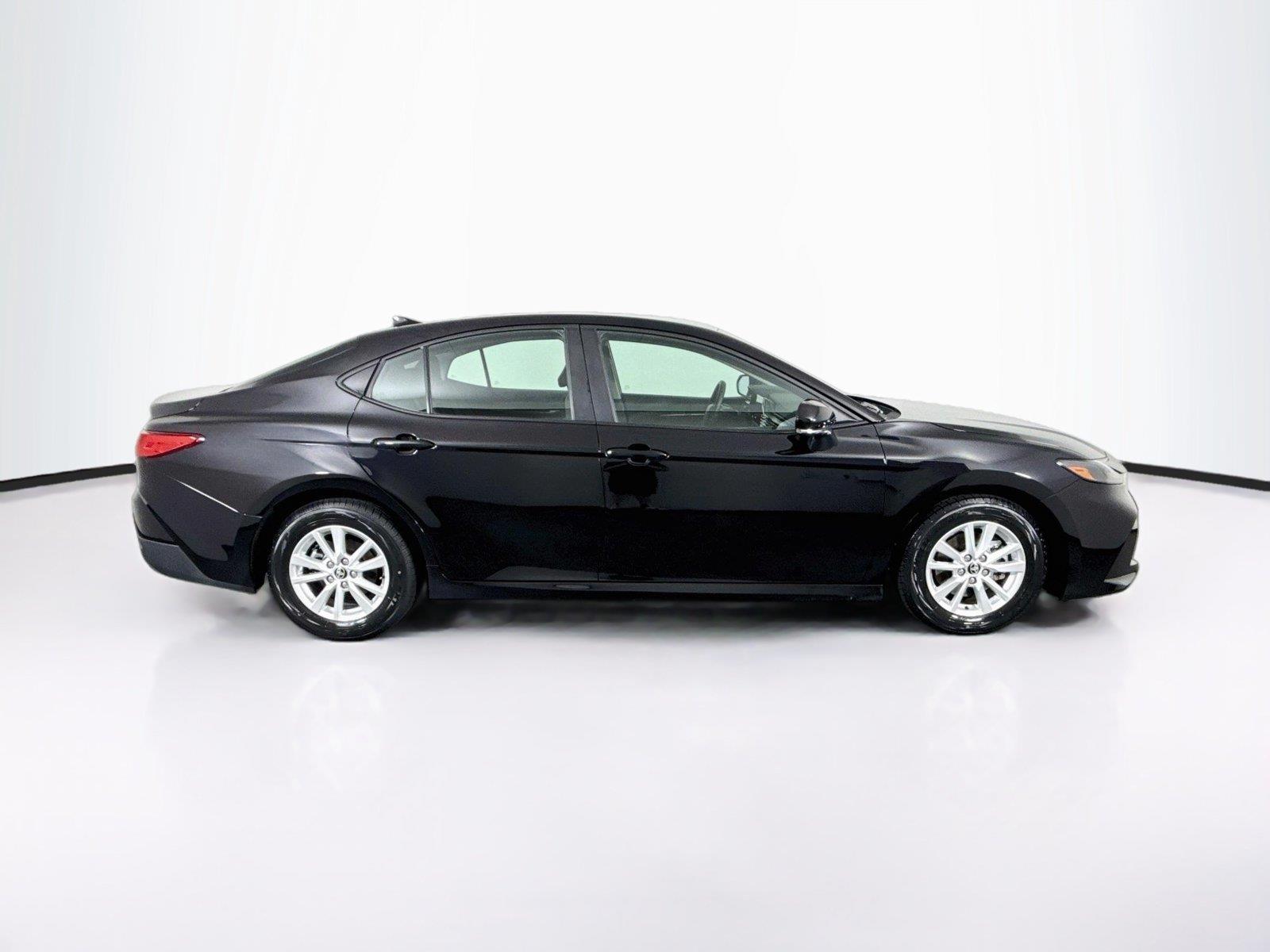 2025 Toyota Camry LE photo 9