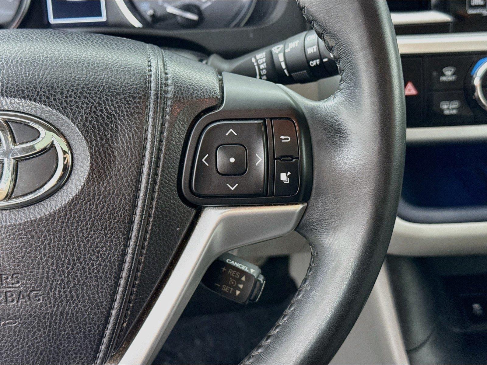 2015 Toyota Highlander Limited photo 17