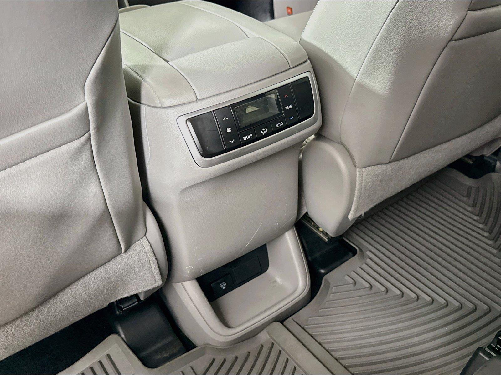 2015 Toyota Highlander Limited photo 38