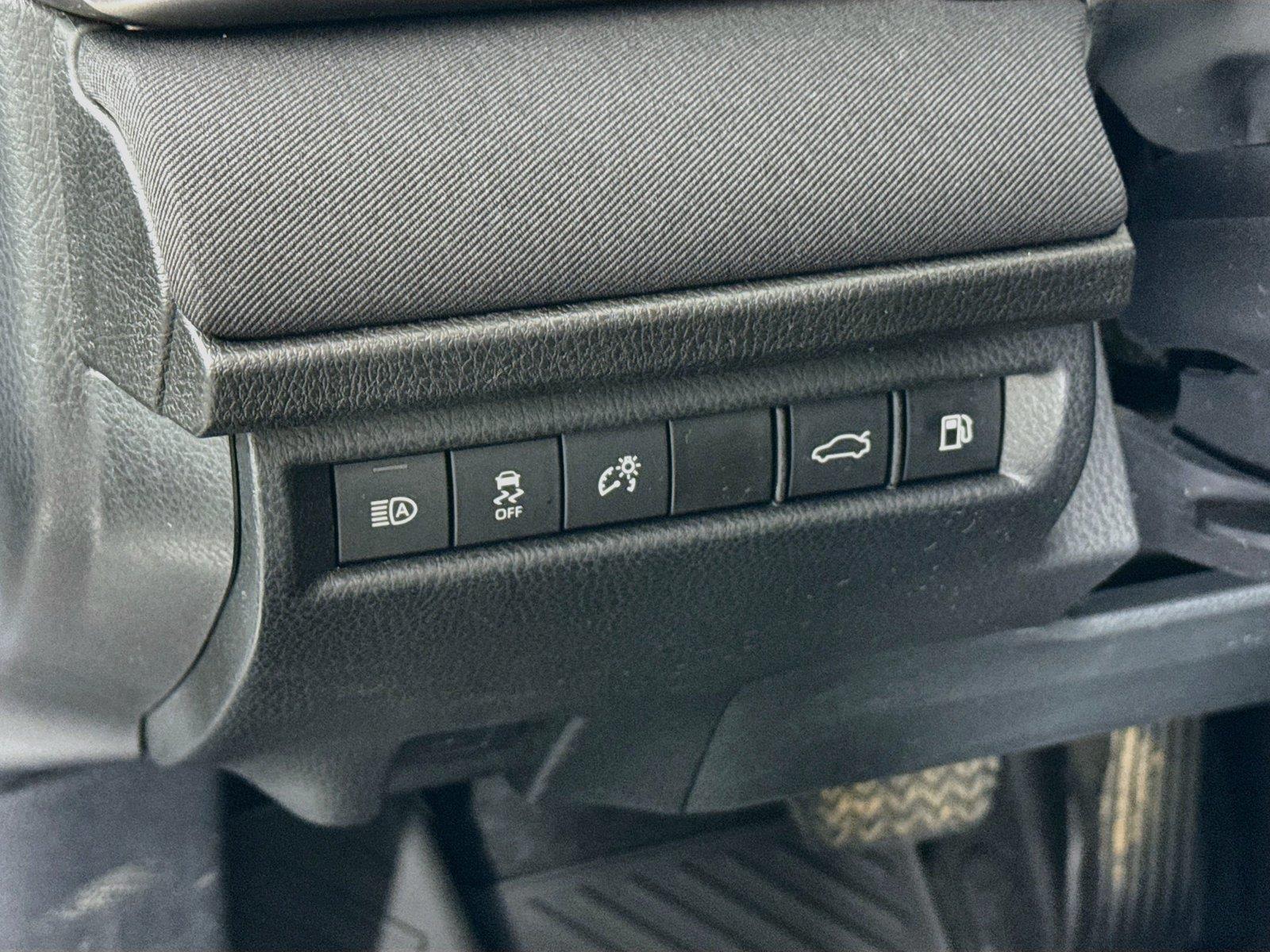 2025 Toyota Camry LE photo 14