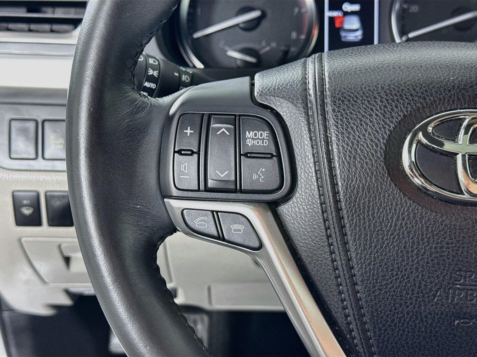 2015 Toyota Highlander Limited photo 16