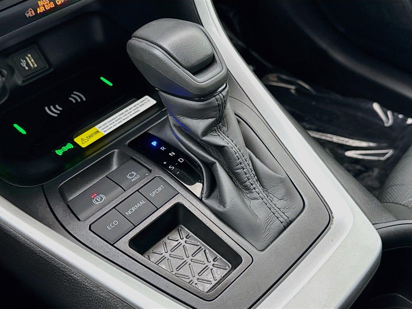 2025 Toyota RAV4 XLE photo 24