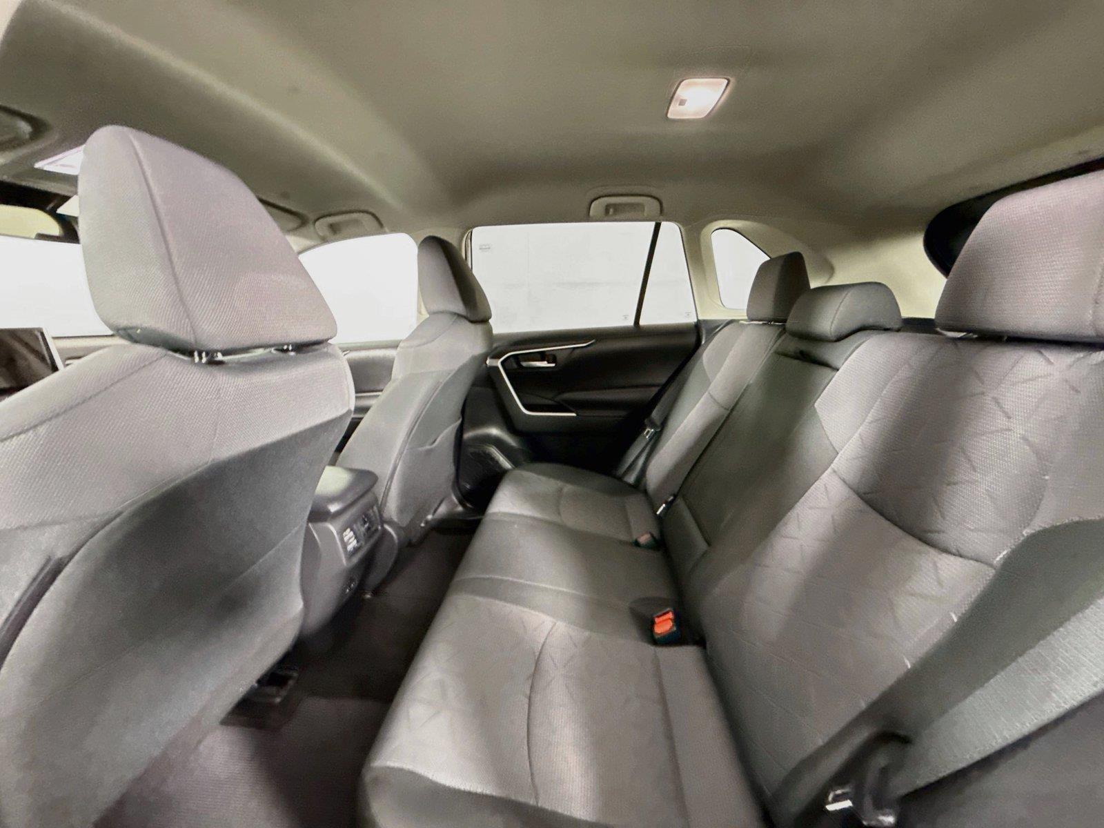 2025 Toyota RAV4 XLE photo 29