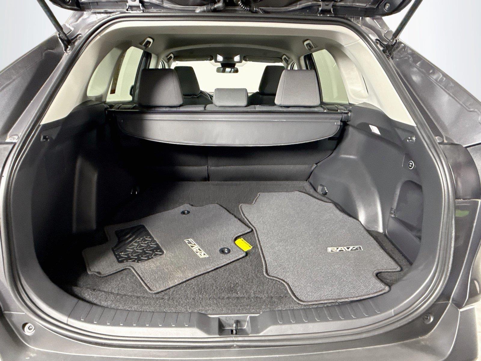 2025 Toyota RAV4 XLE photo 36