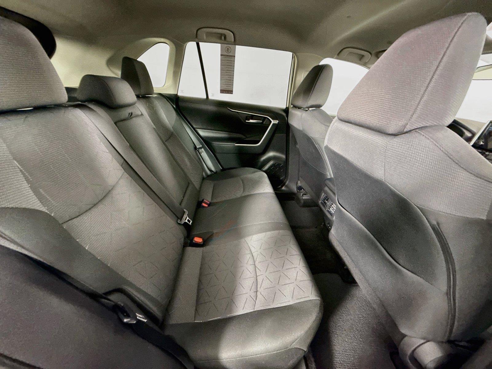 2025 Toyota RAV4 XLE photo 38