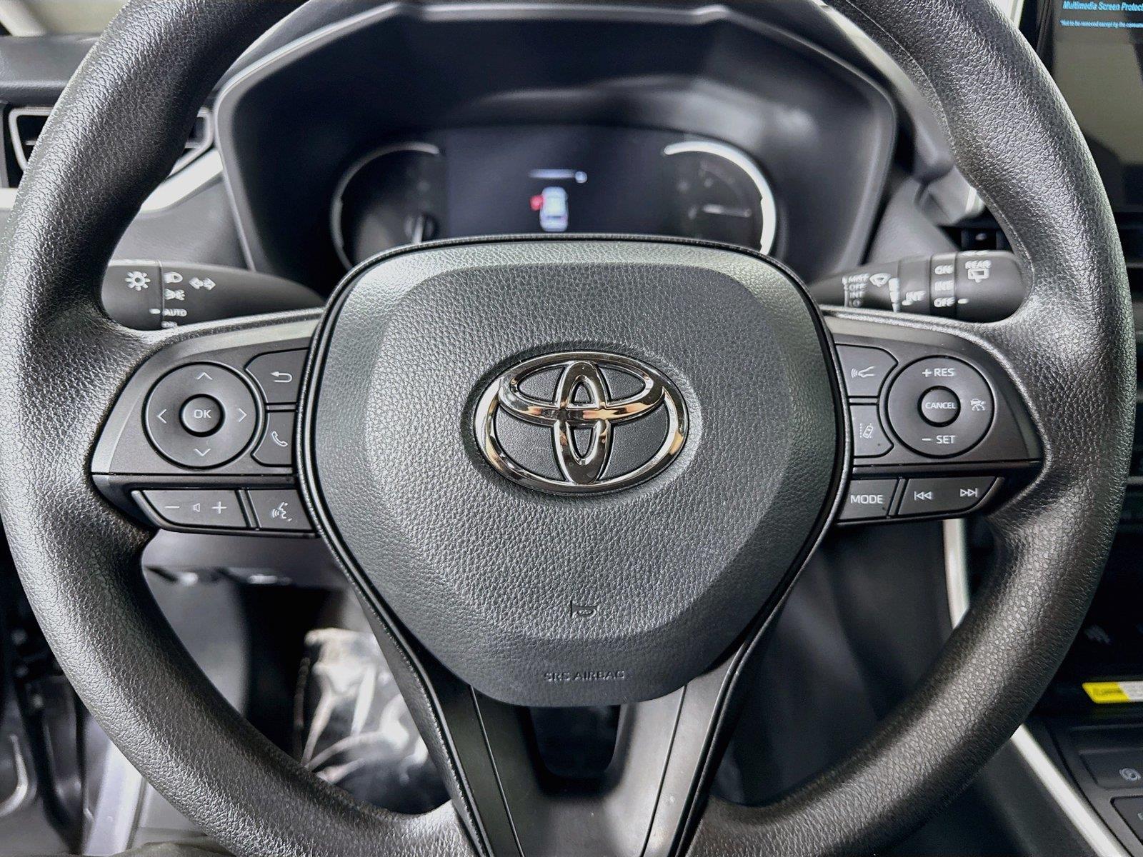 2025 Toyota RAV4 XLE photo 15