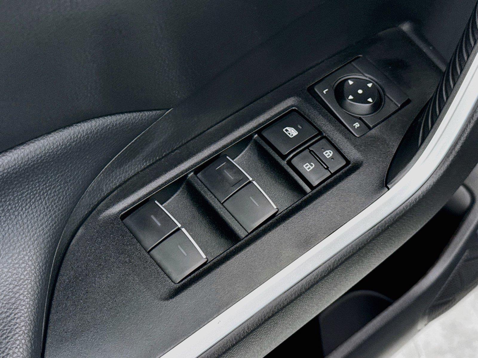 2025 Toyota RAV4 XLE photo 27