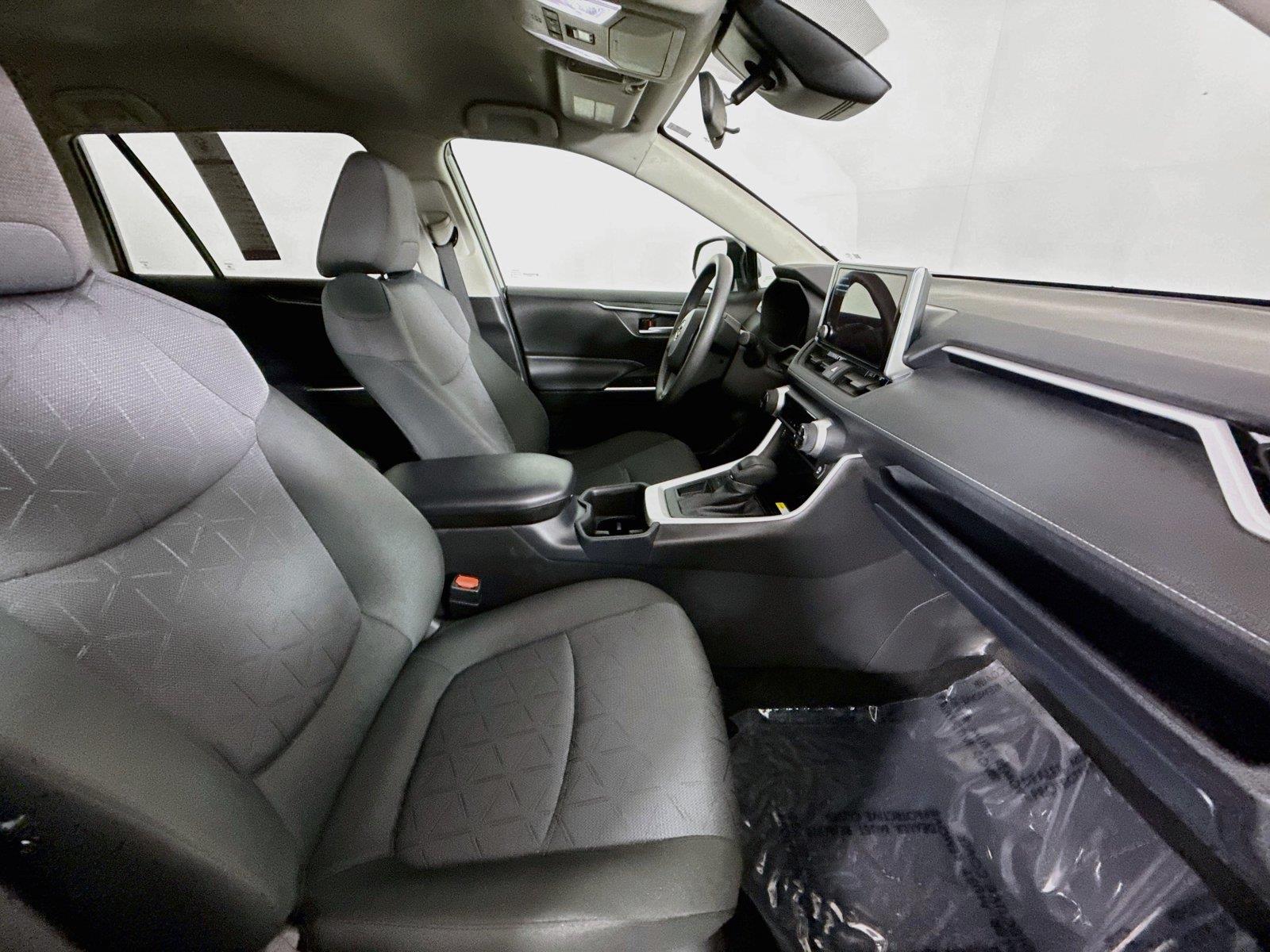 2025 Toyota RAV4 XLE photo 39