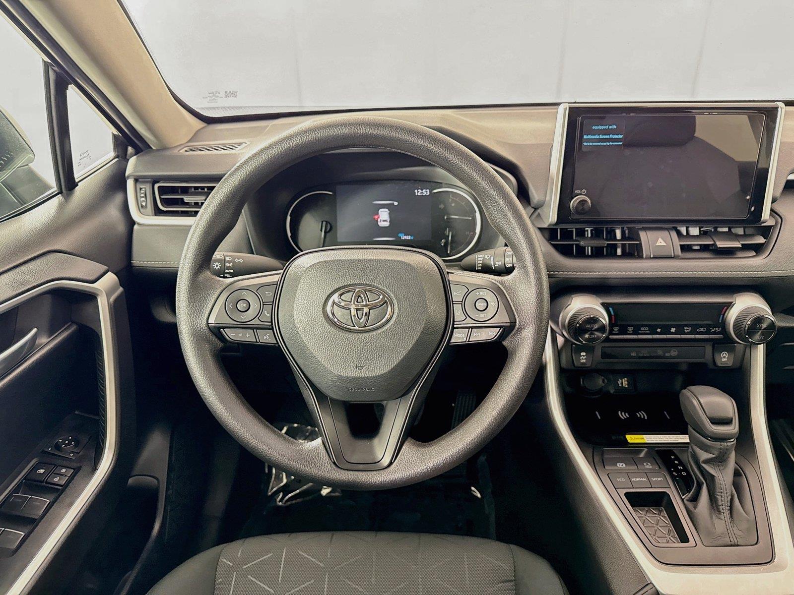 2025 Toyota RAV4 XLE photo 30