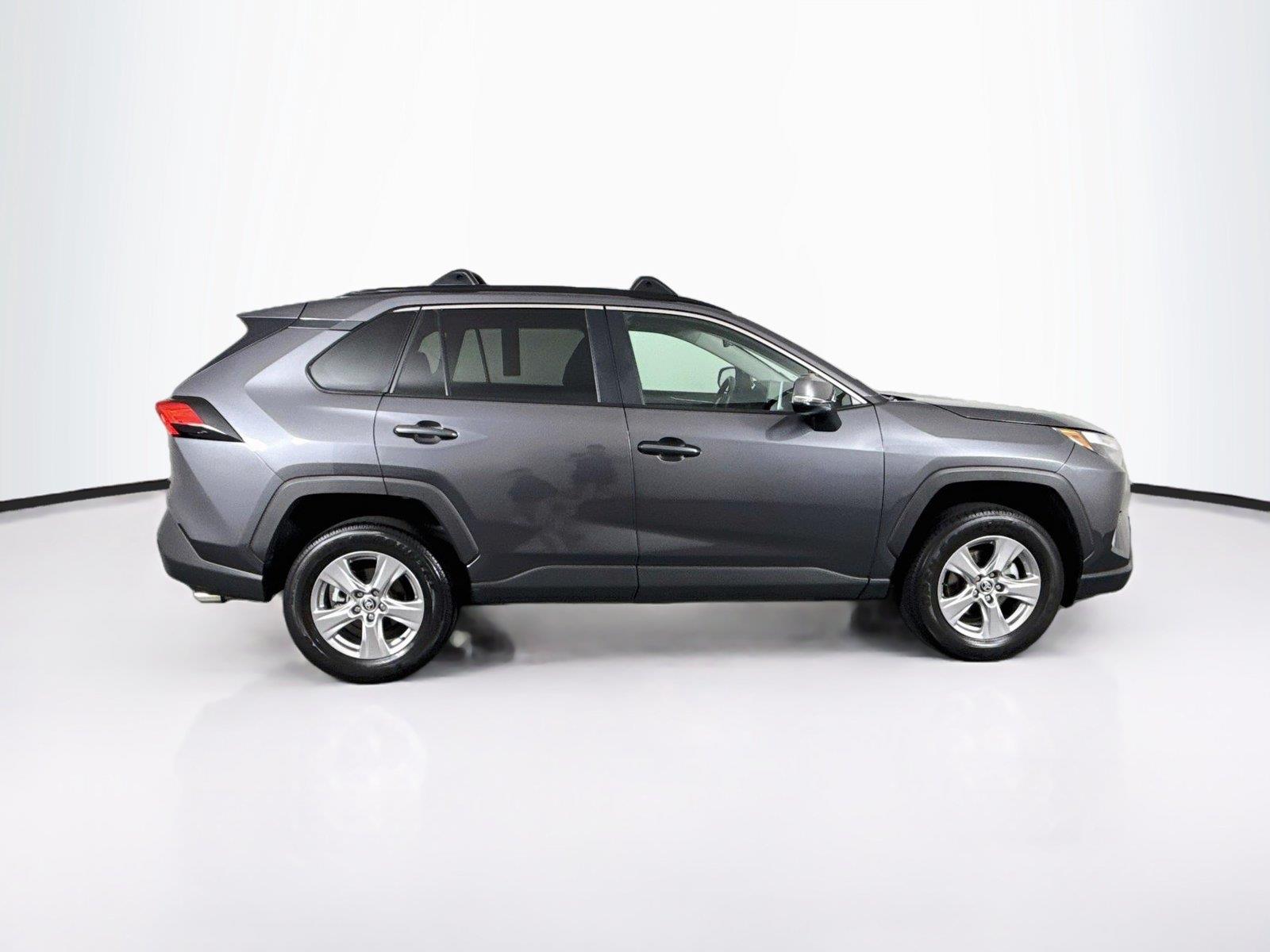 2025 Toyota RAV4 XLE photo 9