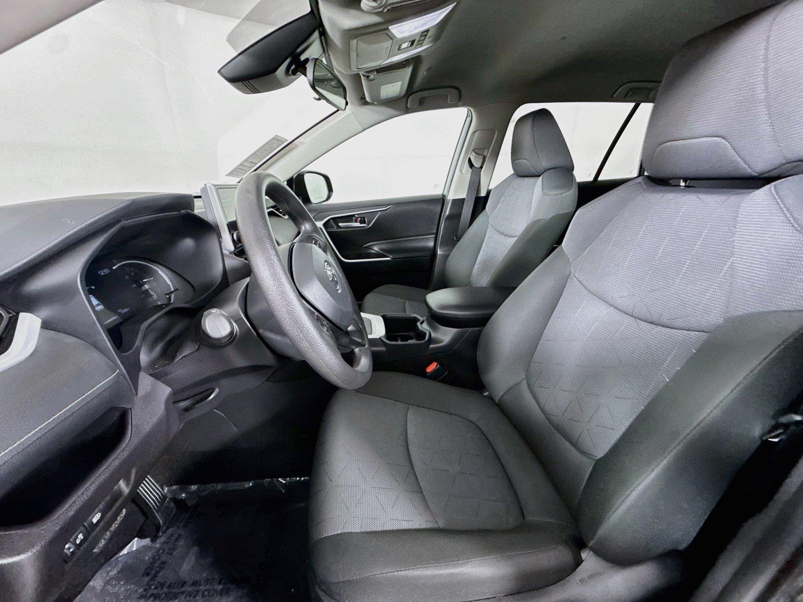 2025 Toyota RAV4 XLE photo 2