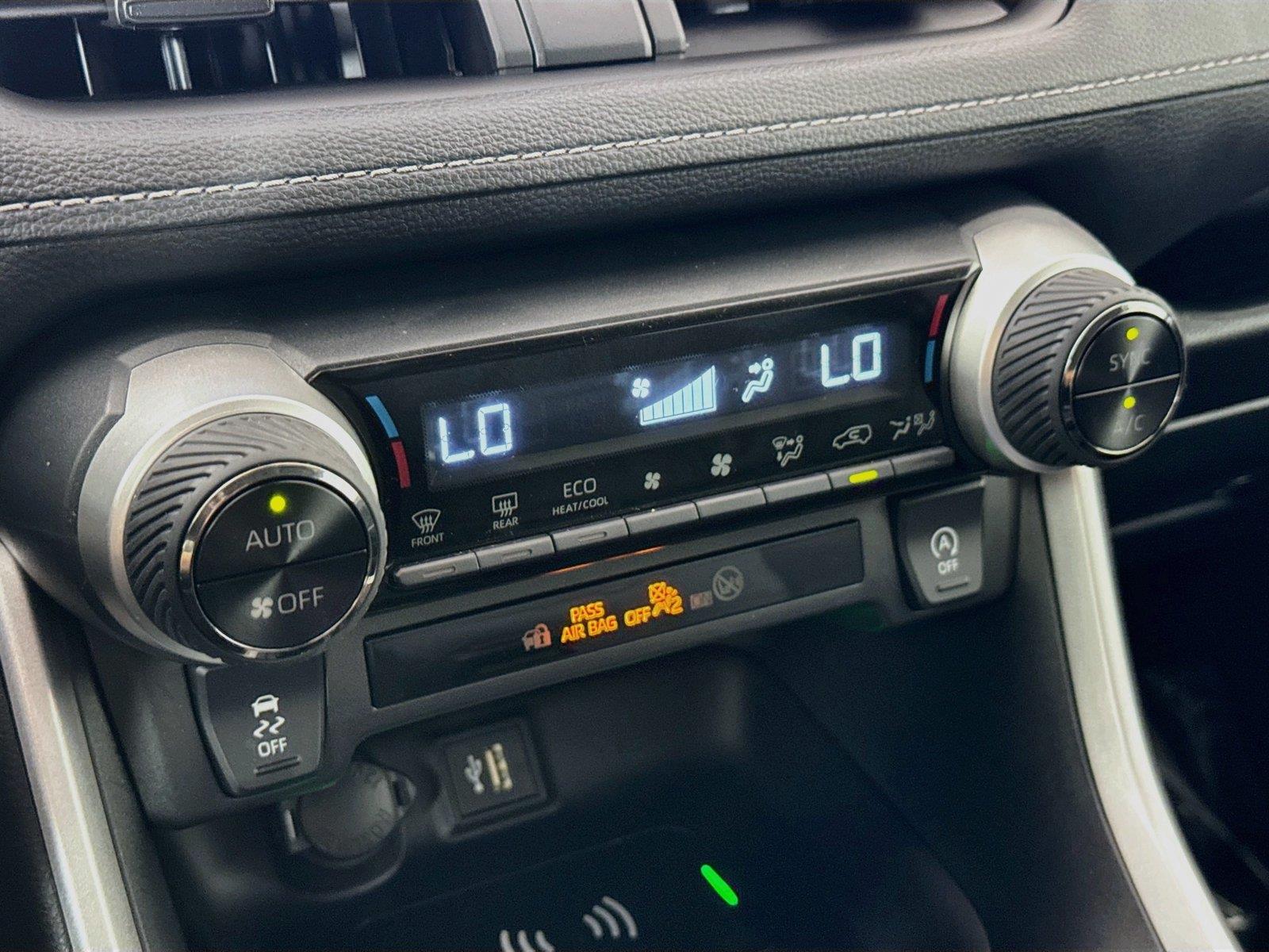 2025 Toyota RAV4 XLE photo 23