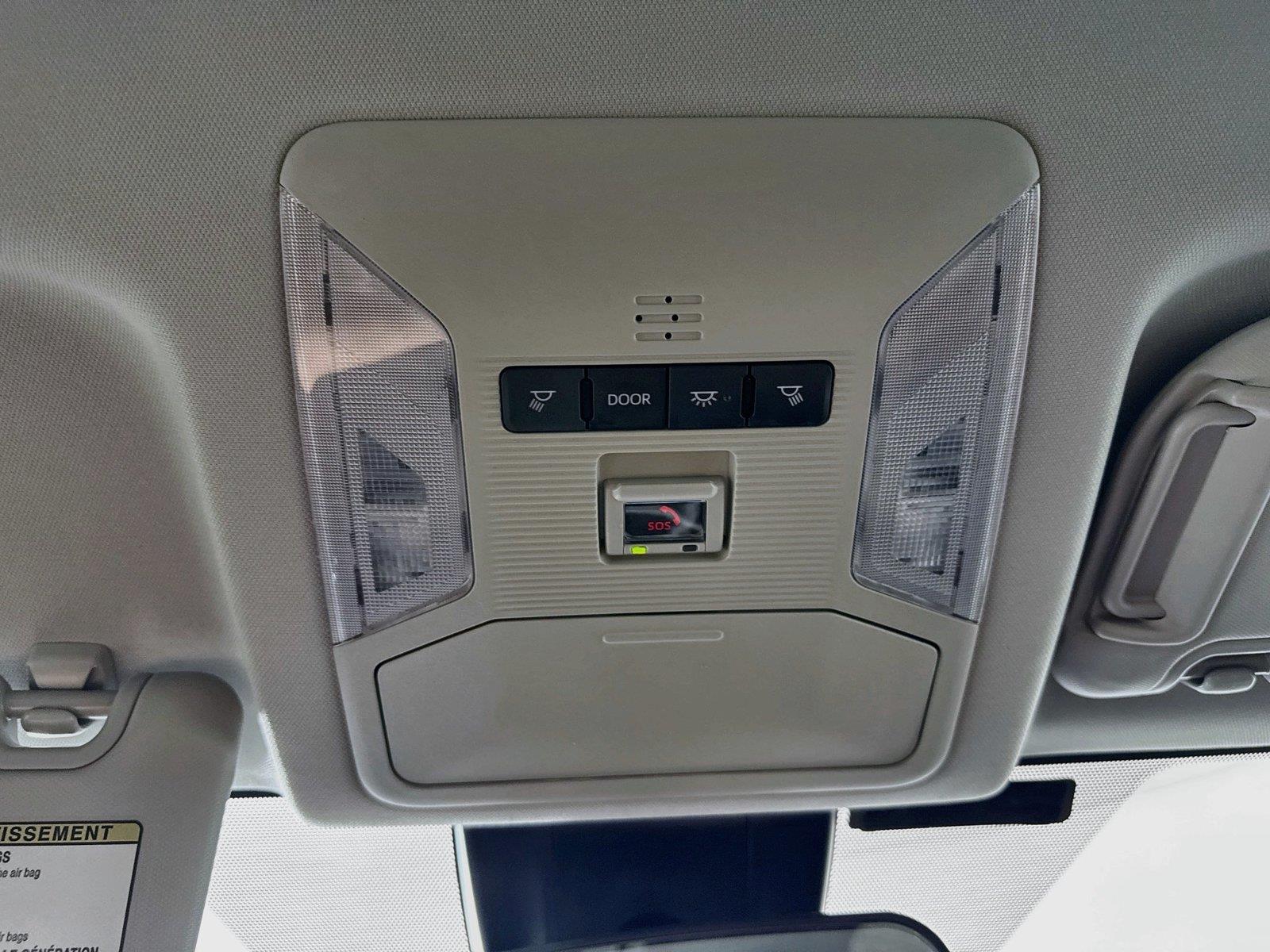 2025 Toyota RAV4 XLE photo 5