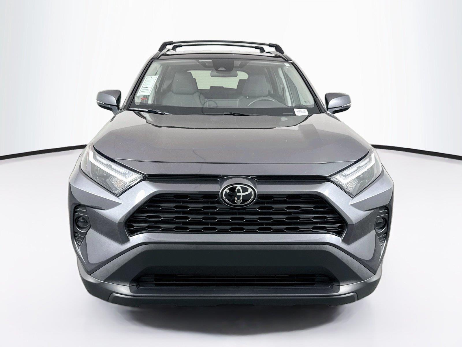 2025 Toyota RAV4 XLE photo 7