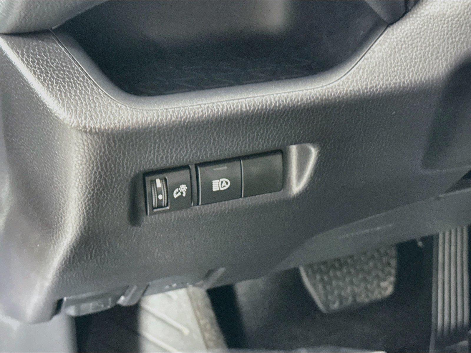 2025 Toyota RAV4 XLE photo 14