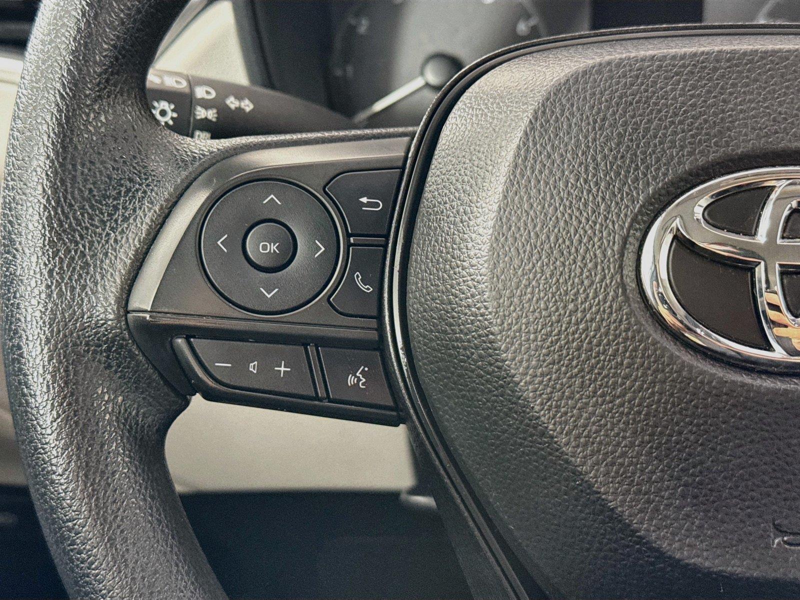 2024 Toyota Corolla Cross L photo 16