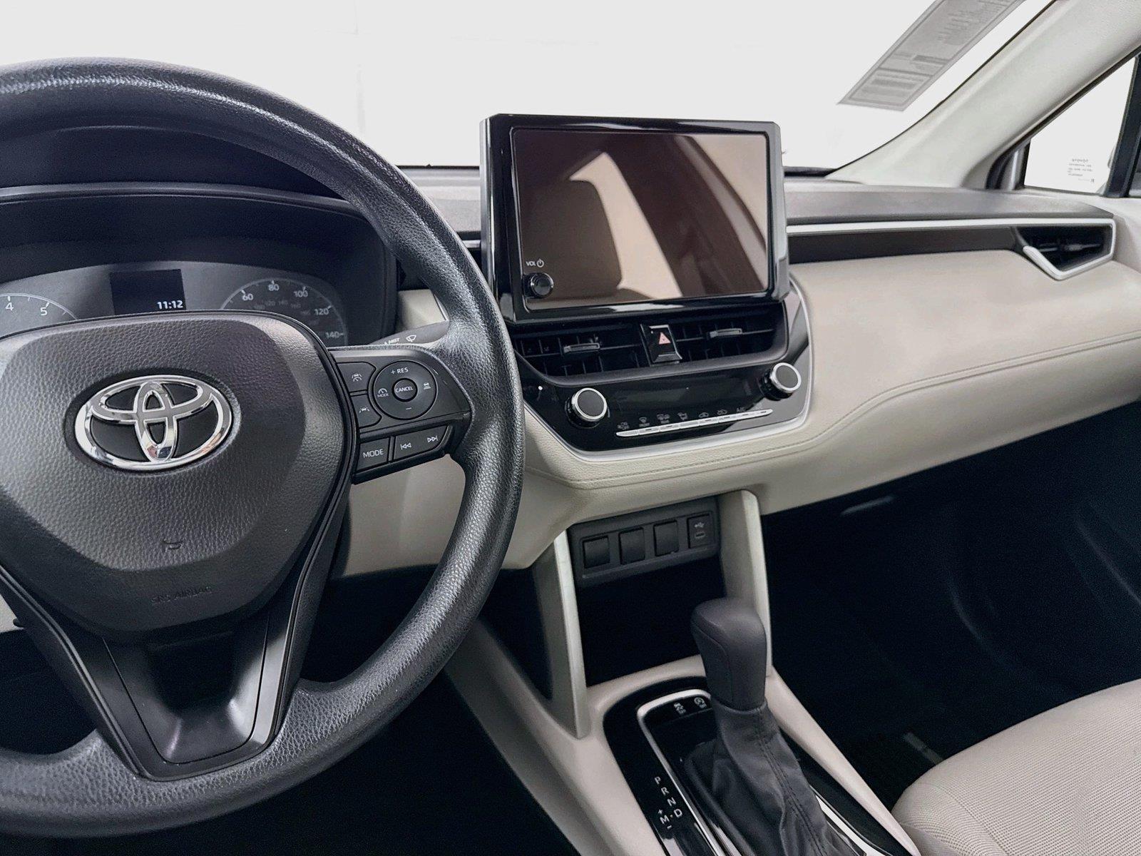 2024 Toyota Corolla Cross L photo 28