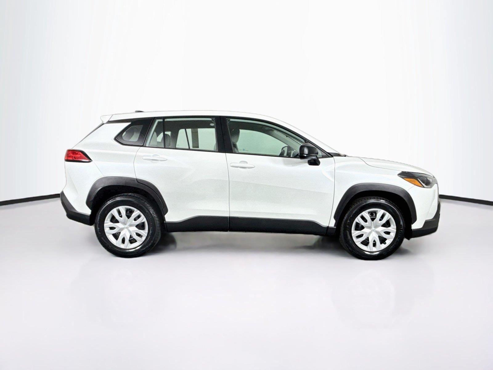 2024 Toyota Corolla Cross L photo 9