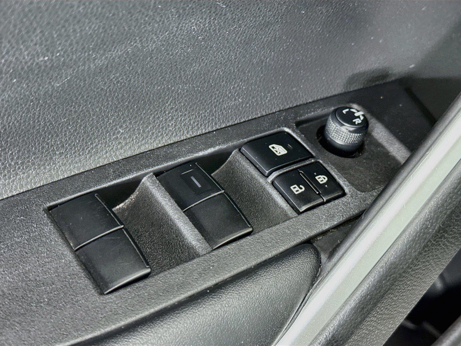2024 Toyota Corolla Cross L photo 24