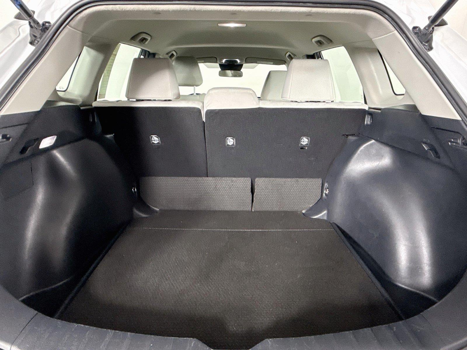2024 Toyota Corolla Cross L photo 34