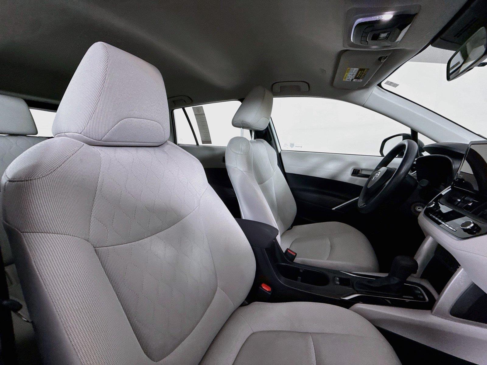 2024 Toyota Corolla Cross L photo 37