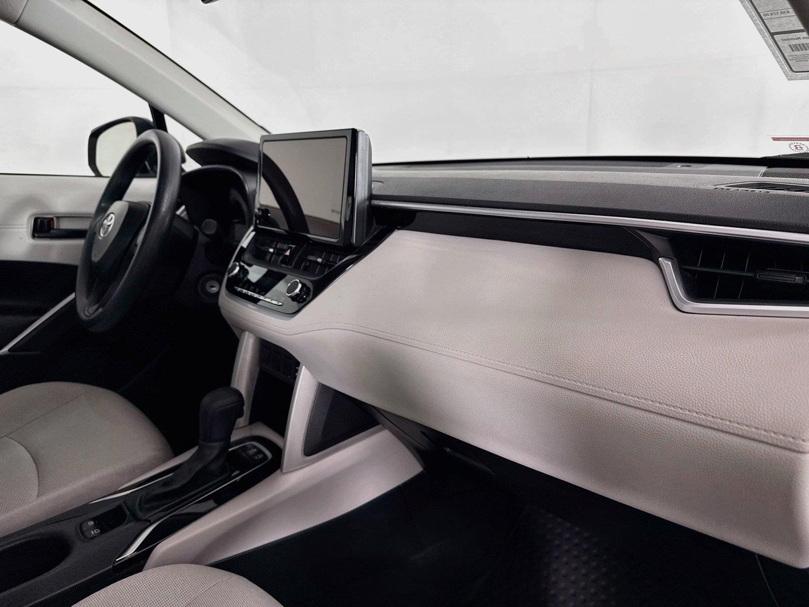 2024 Toyota Corolla Cross L photo 38