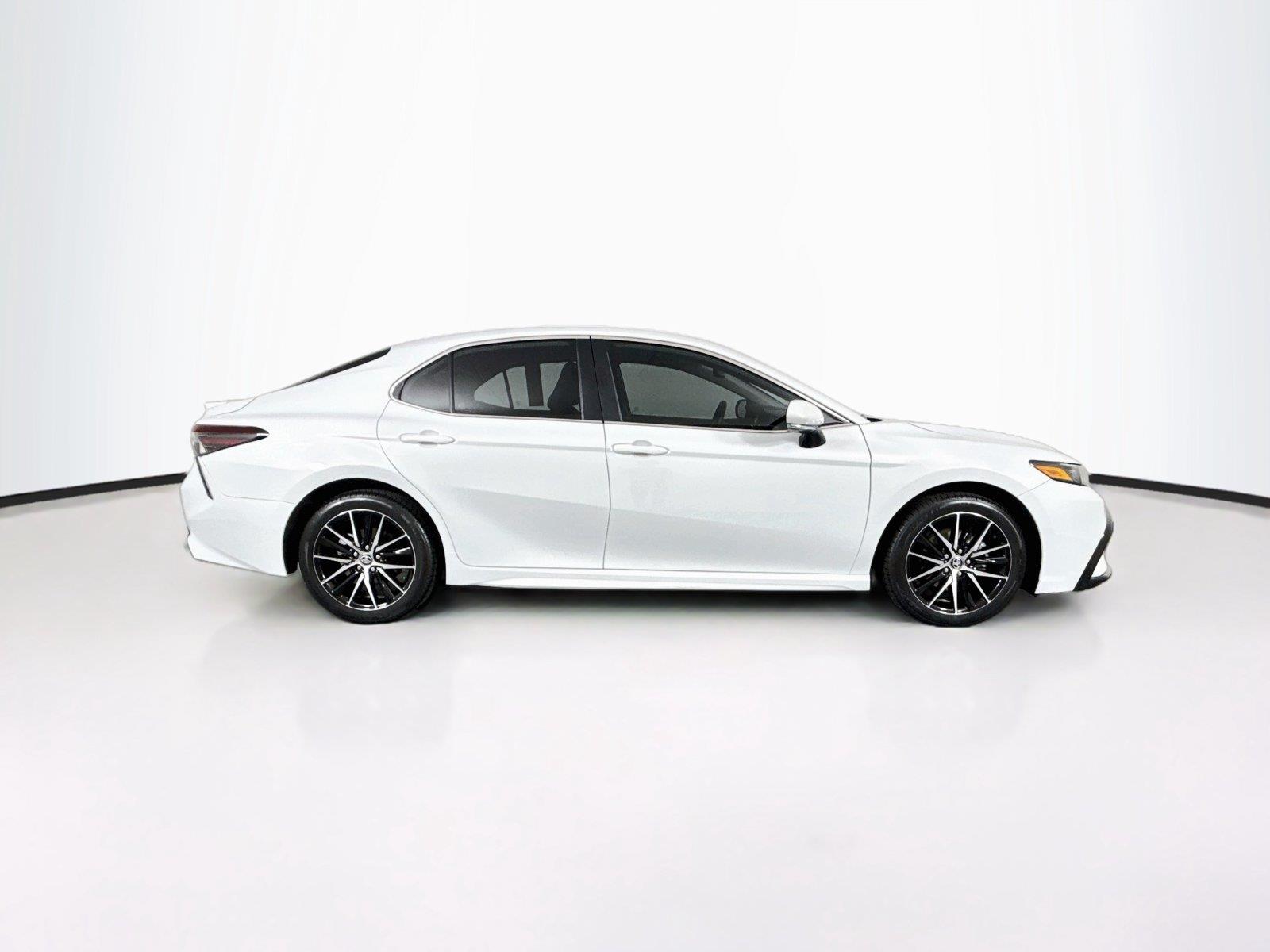 2024 Toyota Camry SE photo 9