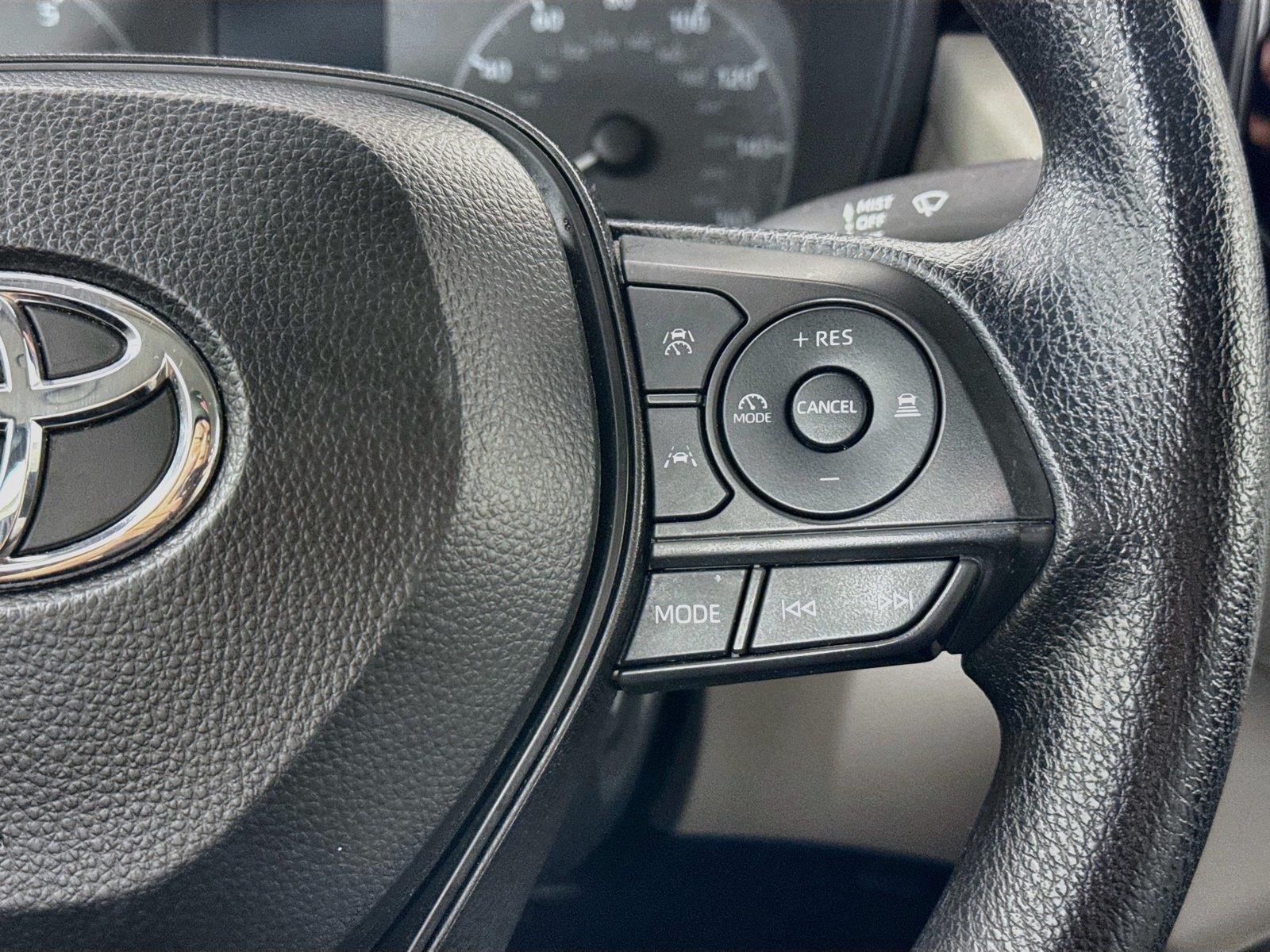 2024 Toyota Corolla Cross L photo 17
