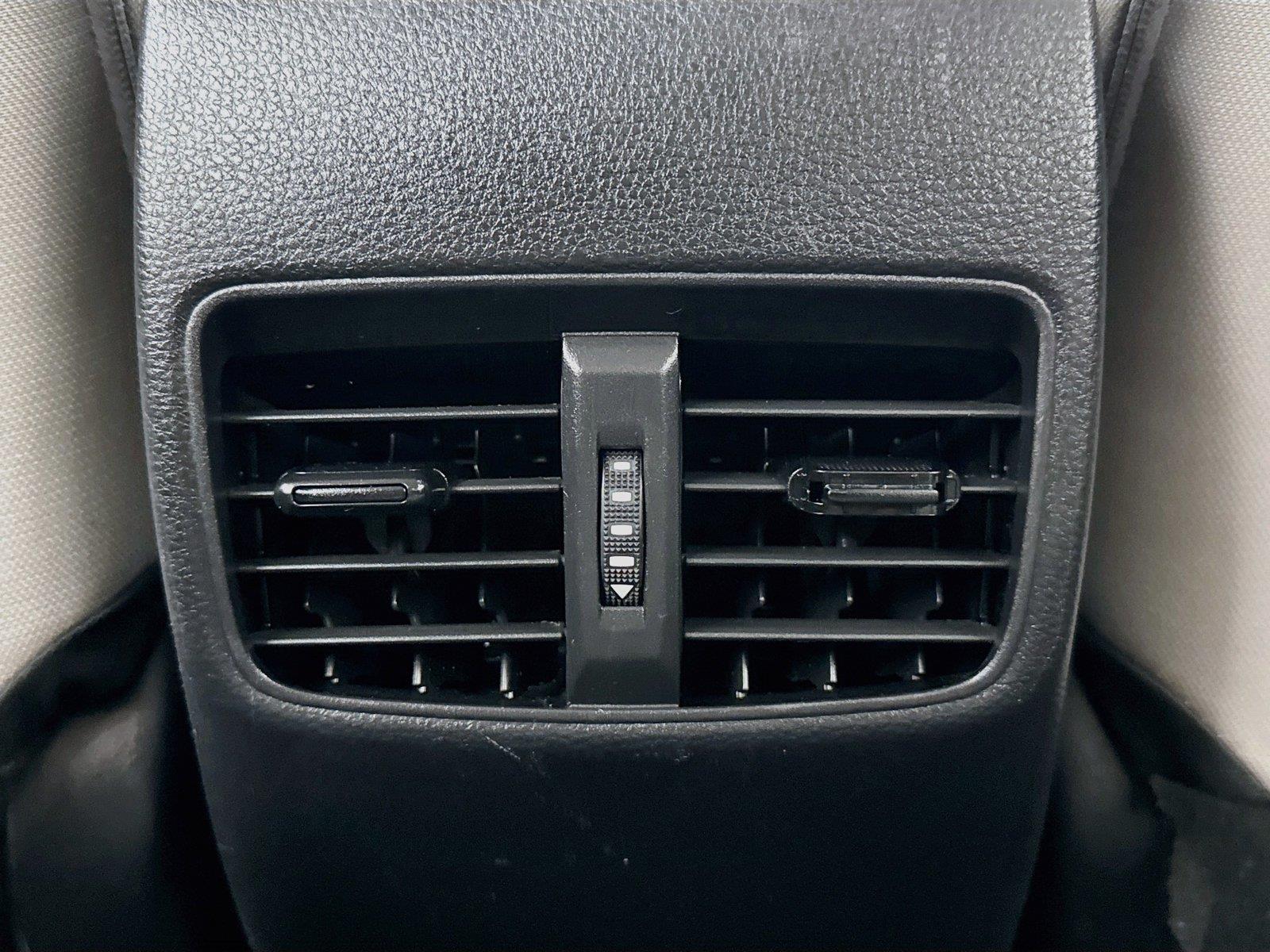 2024 Toyota Corolla Cross L photo 32