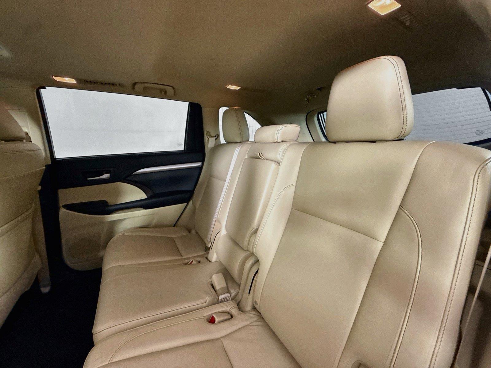 2016 Toyota Highlander XLE photo 30