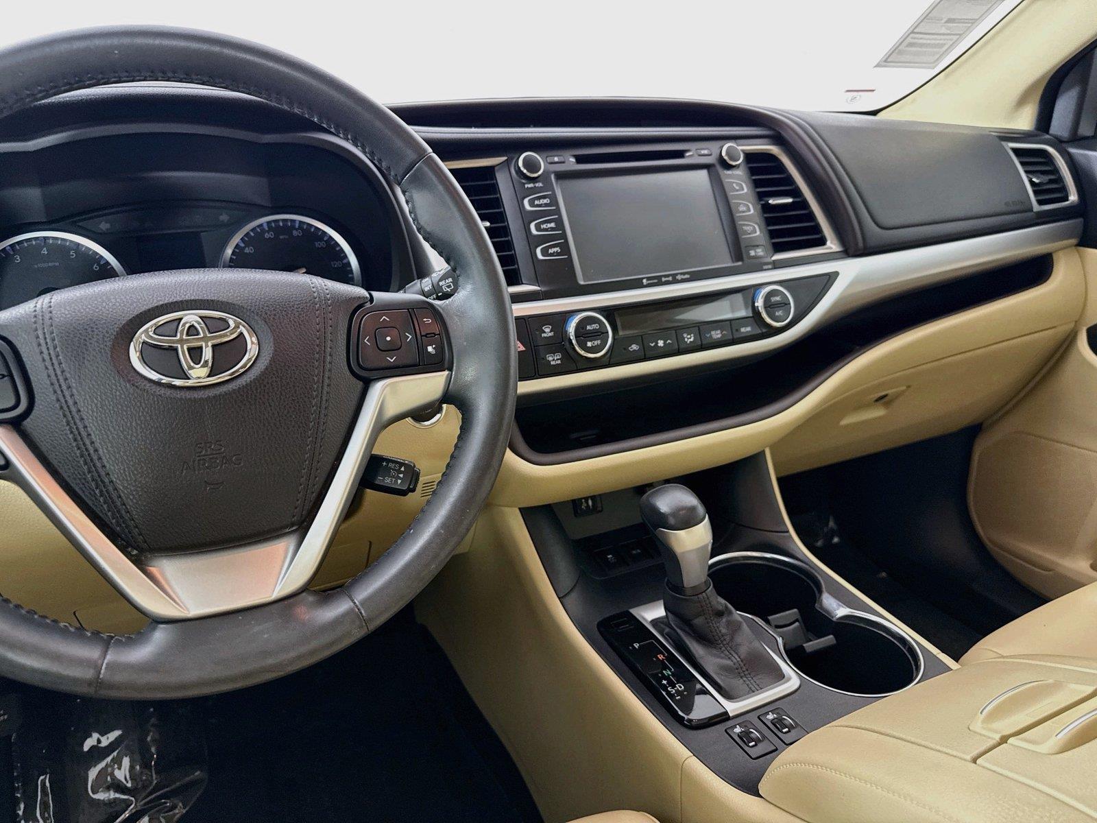 2016 Toyota Highlander XLE photo 32