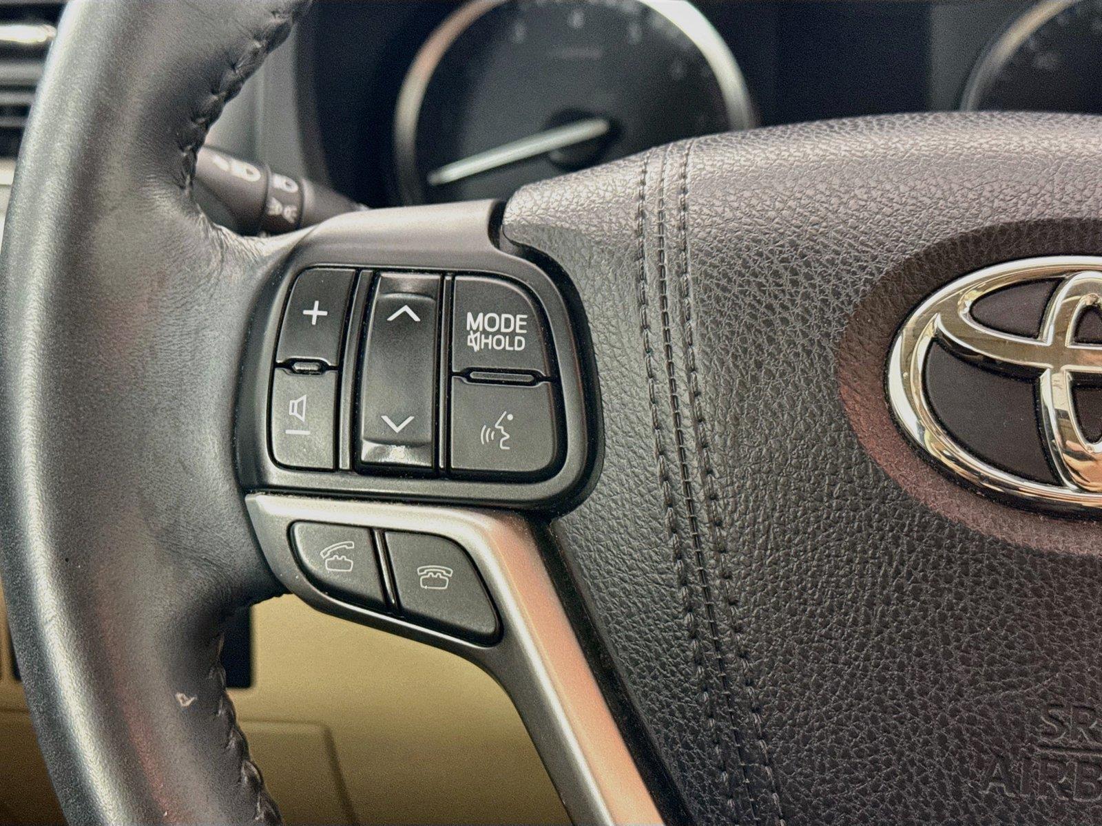2016 Toyota Highlander XLE photo 17