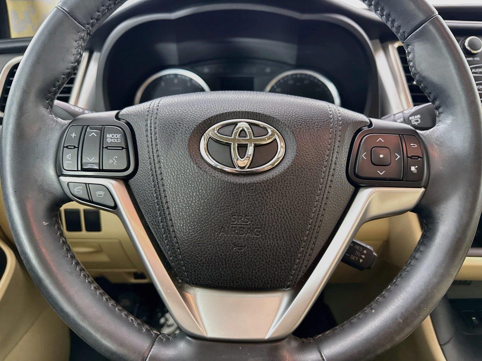 2016 Toyota Highlander XLE photo 16