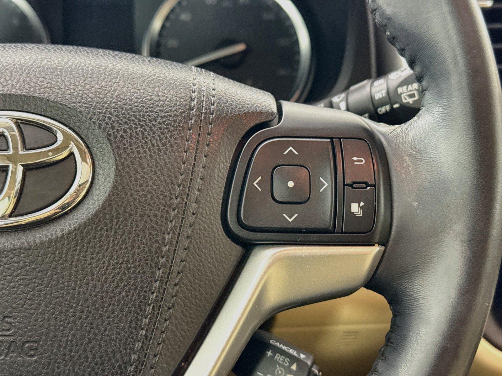 2016 Toyota Highlander XLE photo 19